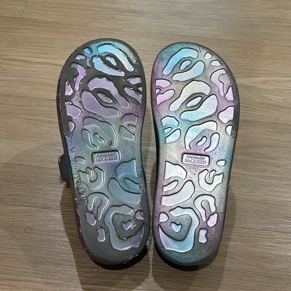 Alexander McQueen iridescent oversized hybrid sandals - Picture 8 of 13